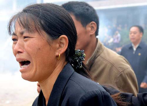 安徽的哥舍身救学童 倾城悲痛送英雄(组图)