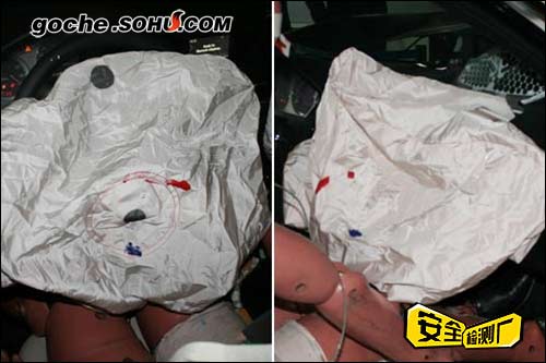 碰撞后，前部双安全气囊和假人头部的接触痕迹