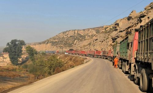 晋陕交界公路疏通一天后再次大规模堵车(图)