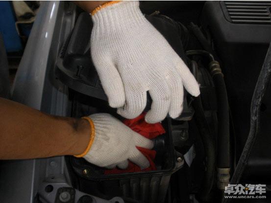 保养DIY 自己动手更换凯越空气滤清器 卓众汽车网