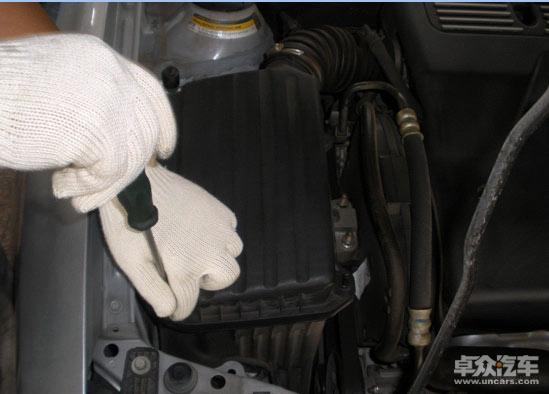 保养DIY 自己动手更换凯越空气滤清器 卓众汽车网