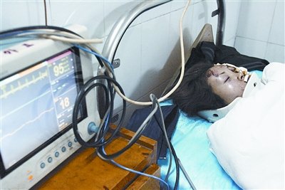  伤者在医院接受治疗