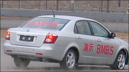 图一：有了BMBS技术，即使高速行驶中遭遇前胎爆胎也不再可怕