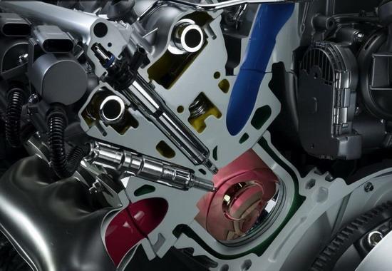 图为奔驰的CGI直喷技术发动机