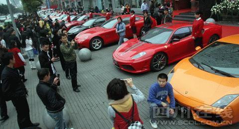 25辆名贵跑车齐聚庆祝酒楼开张