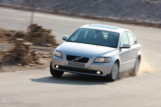 图为搭载Powershift双离合变速器的VOLVO S40