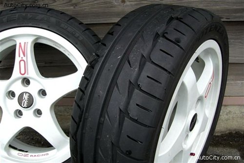 时刻注意你的脚下！高性能运动轮胎详解 汽车之家