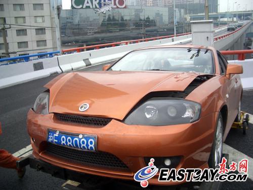 上海高架五车连环相撞 11人受伤无生命危险