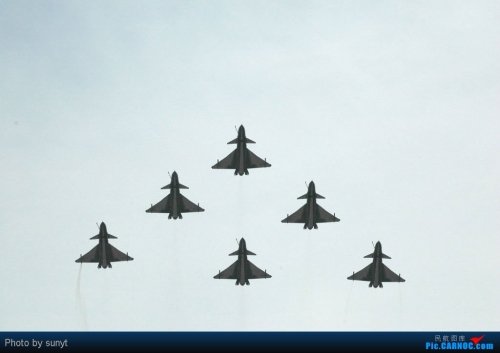 八一飞行队新涂装歼10将参加珠海航展(组图)