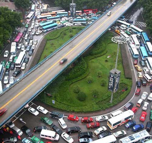 开车别怕被加塞 驾驶者守规矩很重要 开车别怕被加塞 驾驶者守规矩很重要