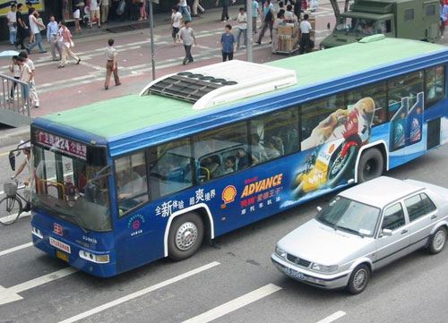 开车别怕被加塞 驾驶者守规矩很重要