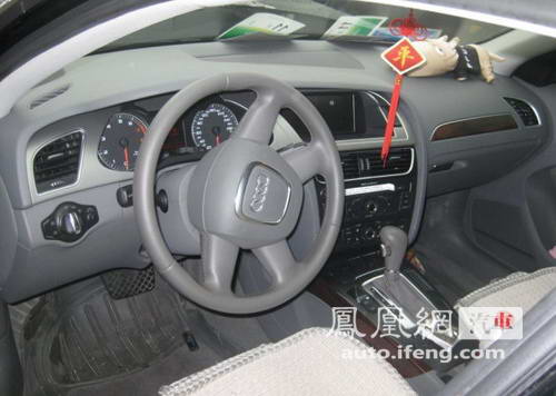 奥迪A4L安全遭质疑 车头撞烂8气囊未动\(图\)