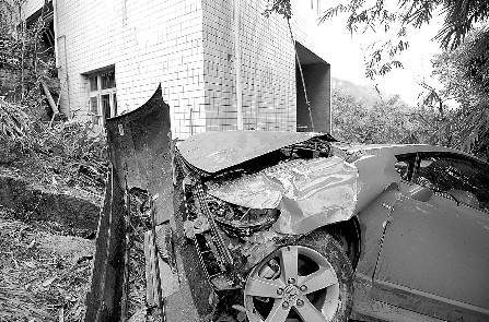 人没受伤，车却毁了