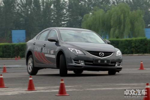 常开车不等于会开车 0.1秒驾驶技巧保安全