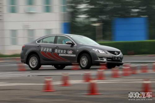 常开车不等于会开车 0.1秒驾驶技巧保安全