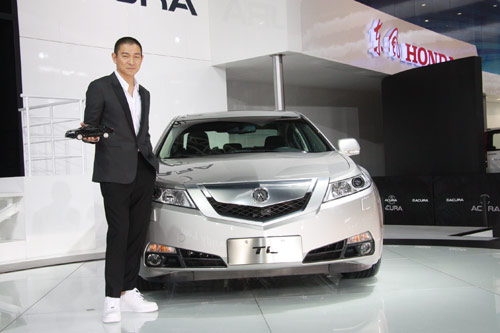 巨星刘德华现身讴歌展台