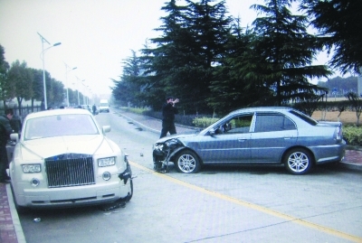 厨师撞劳斯莱斯续:对方出于同情放弃索赔 厨师撞劳斯莱斯续:对方出于同情放弃索赔